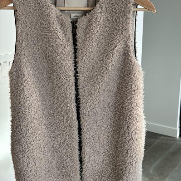 Wilfred Sherpa Teddy Vest - Picture 1 of 8